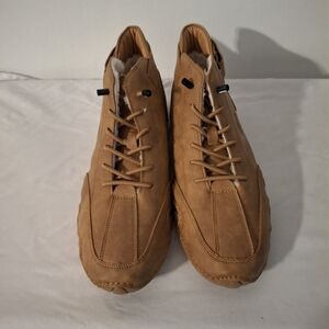 Tan Fur-lined Men's Sneakers with Sleek Silhouette